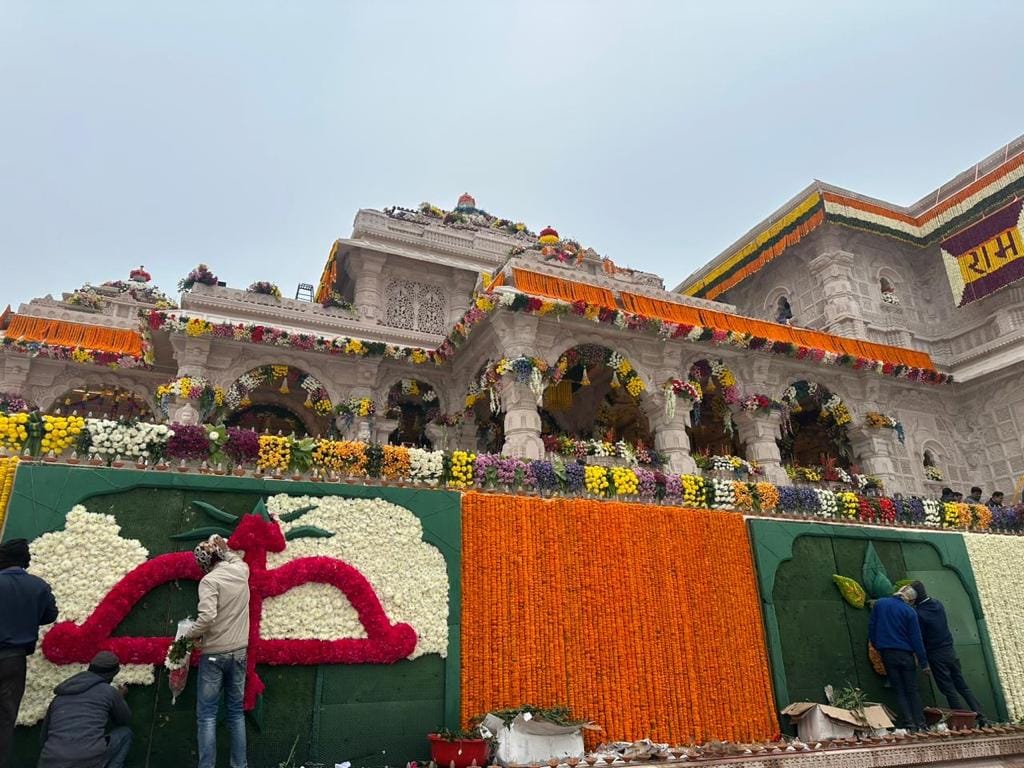 प्राण प्रतिष्ठा को लेकर मंगलवार से अनुष्ठान की शुरुआत हुई.