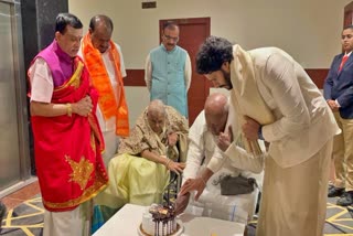 Nikhil Kumaraswamy celebrated his birthday in Ayodhya