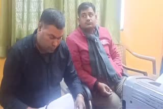 Patwari Taking Bribe In Tikamgarh