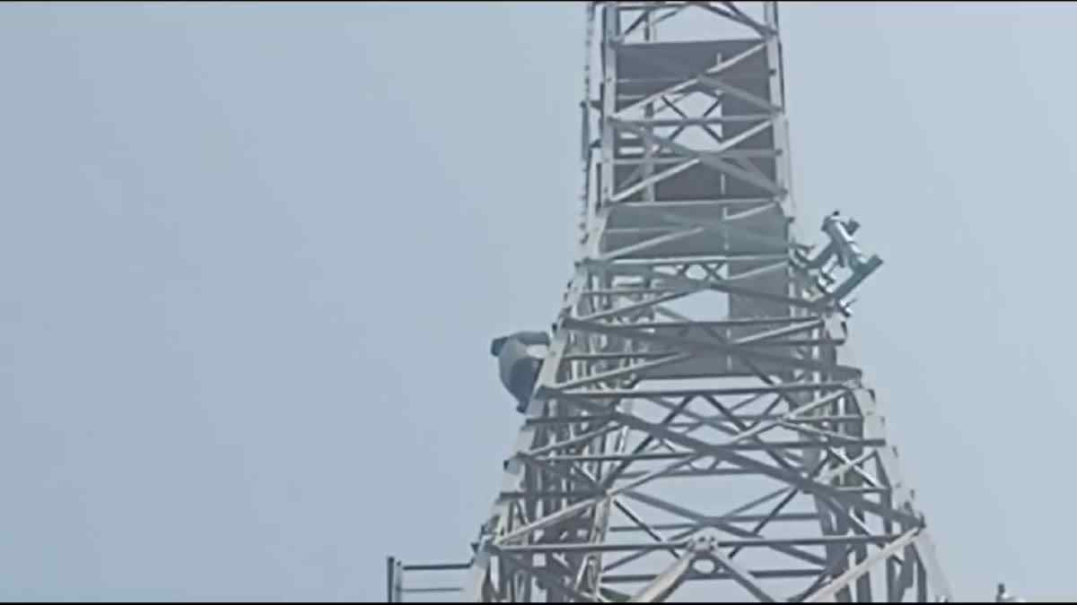 HUSBAND CLIMBED MOBILE TOWER