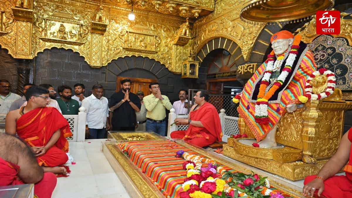 Krunal Pandya Visits Shirdi