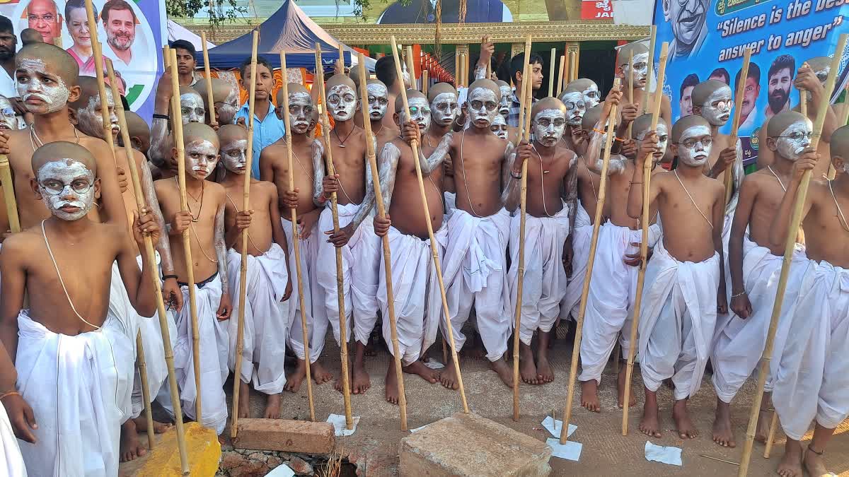 children dressed as Mahatma Gandhi