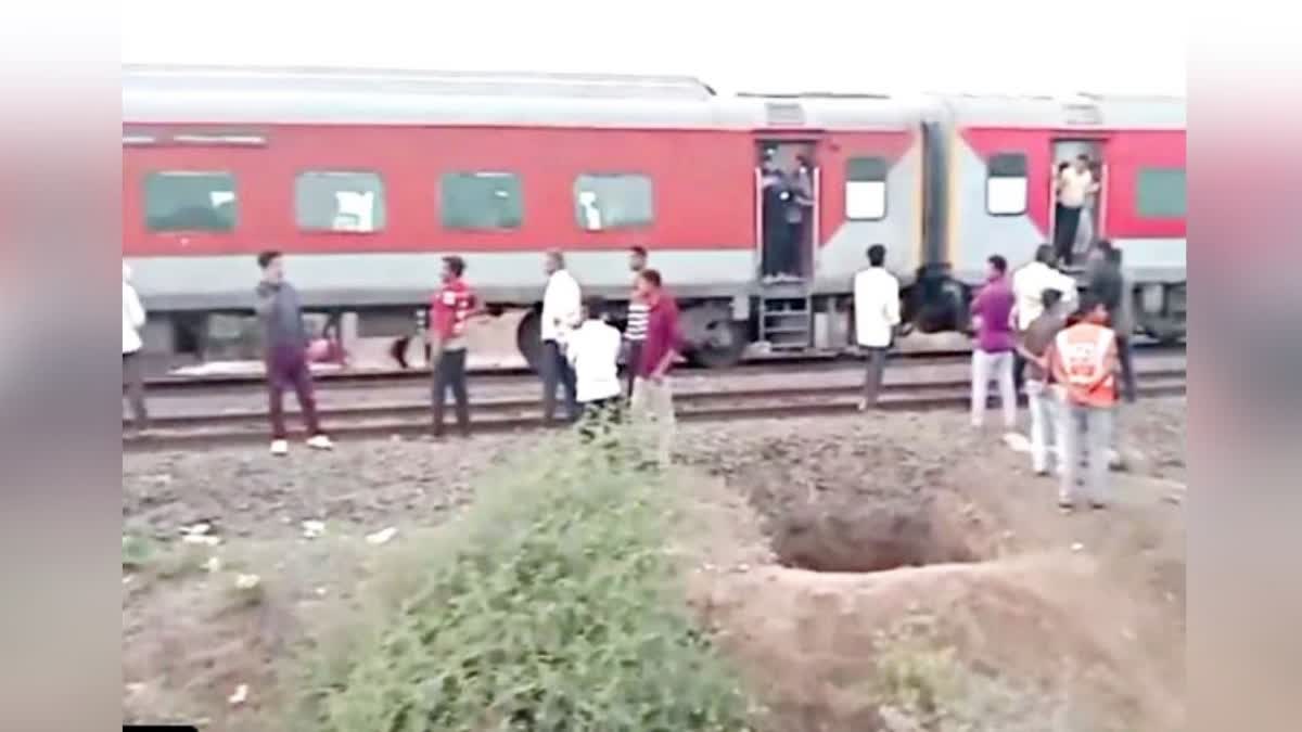 Major train accident in Jalgaon, Maharashtra