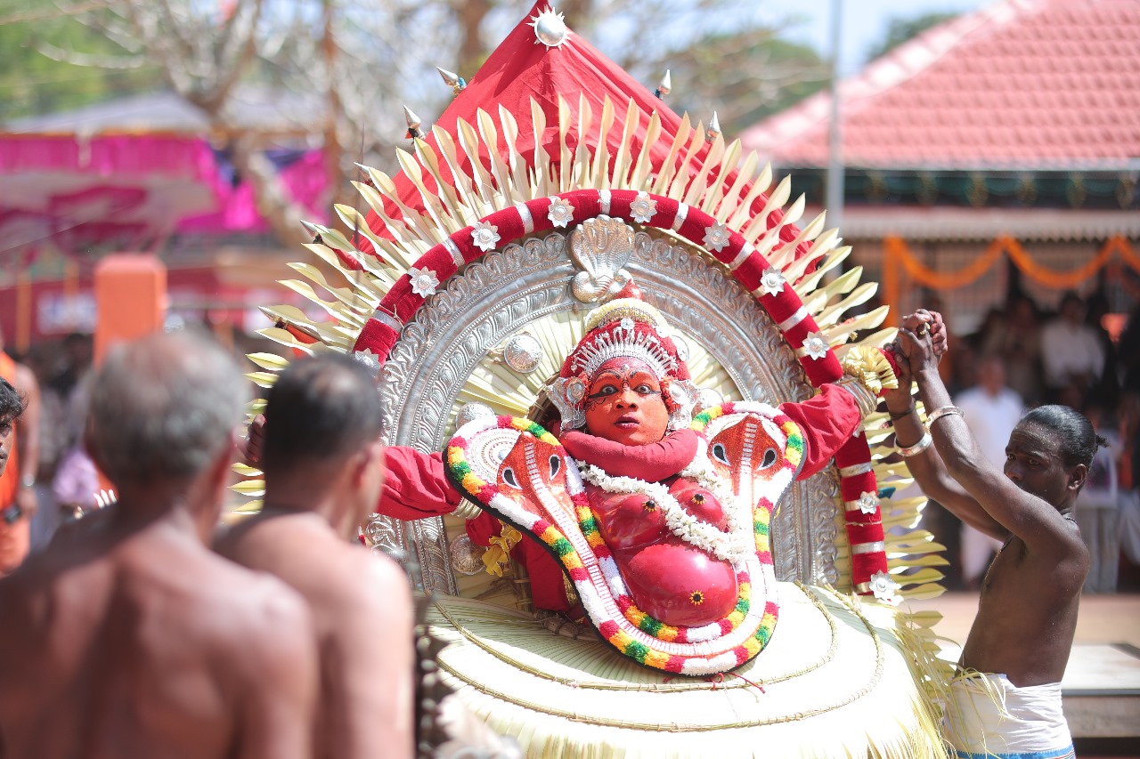 ADHUR THEYYAM AFTER 351 YEARS  ആദൂര്‍ പെരുങ്കളിയാട്ടം  TEYYAM KERALA  കാസര്‍കോട് തെയ്യം