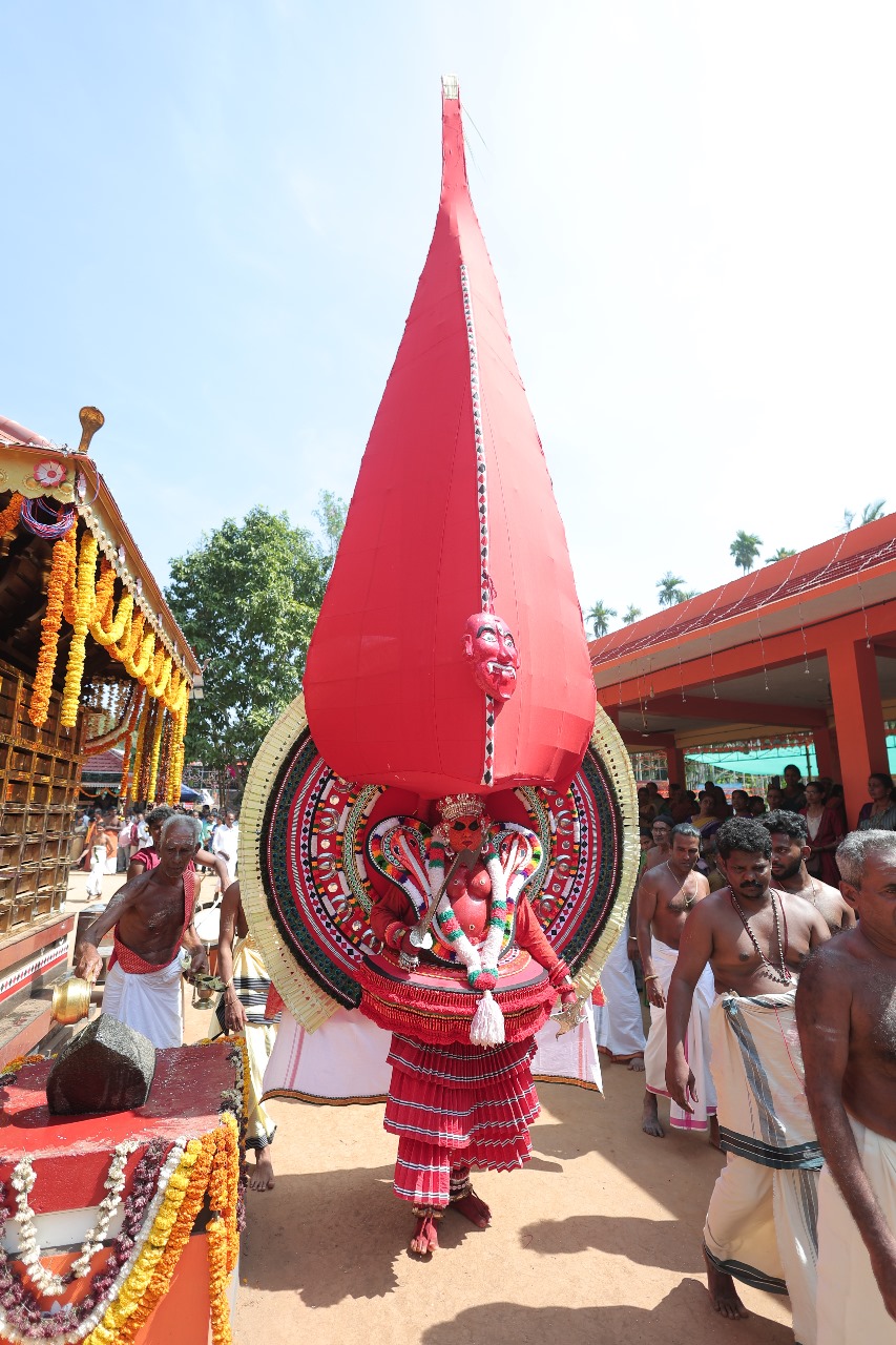 ADHUR THEYYAM AFTER 351 YEARS  ആദൂര്‍ പെരുങ്കളിയാട്ടം  TEYYAM KERALA  കാസര്‍കോട് തെയ്യം