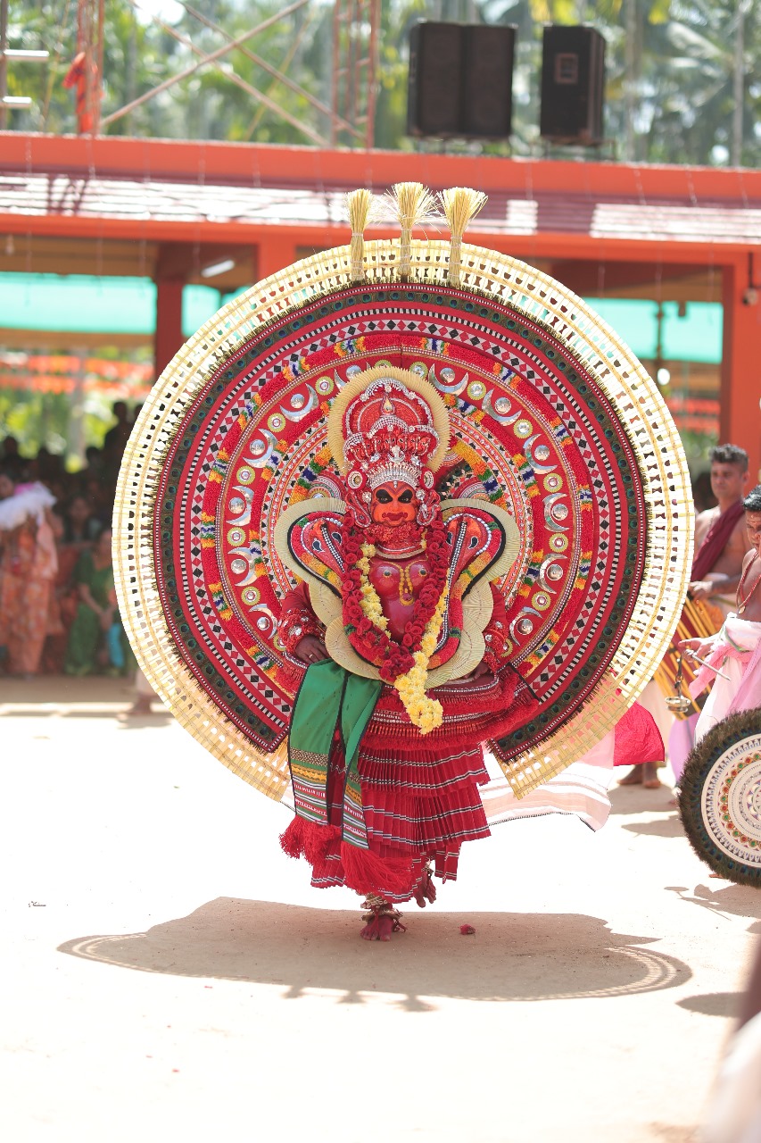 ADHUR THEYYAM AFTER 351 YEARS  ആദൂര്‍ പെരുങ്കളിയാട്ടം  TEYYAM KERALA  കാസര്‍കോട് തെയ്യം