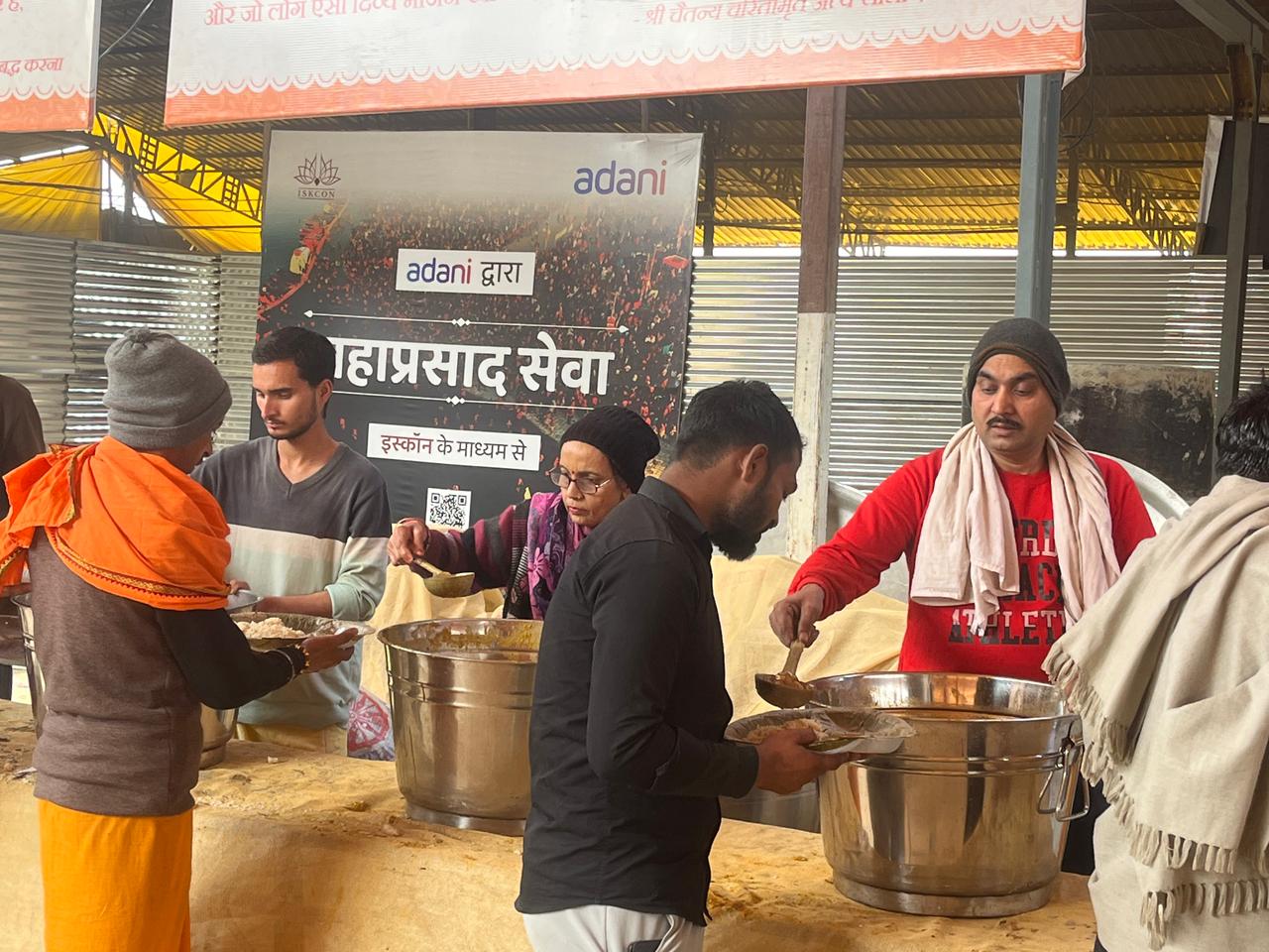 મહાપ્રસાદ સેવાની તસવીર