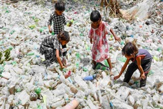 INDIAS MOUNTING GARBAGE