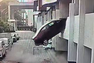 car plummeting from first floor of Pune apartment