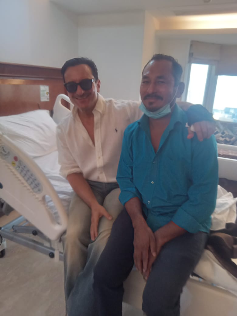 Saif Ali Khan meets rickshaw puller Bhajan Singh Rana