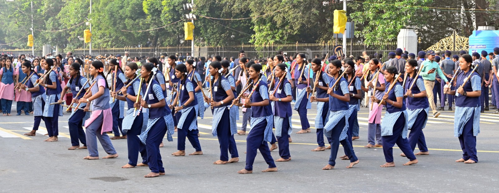 அரசு பள்ளி மாணவிகள் ஒத்திகை