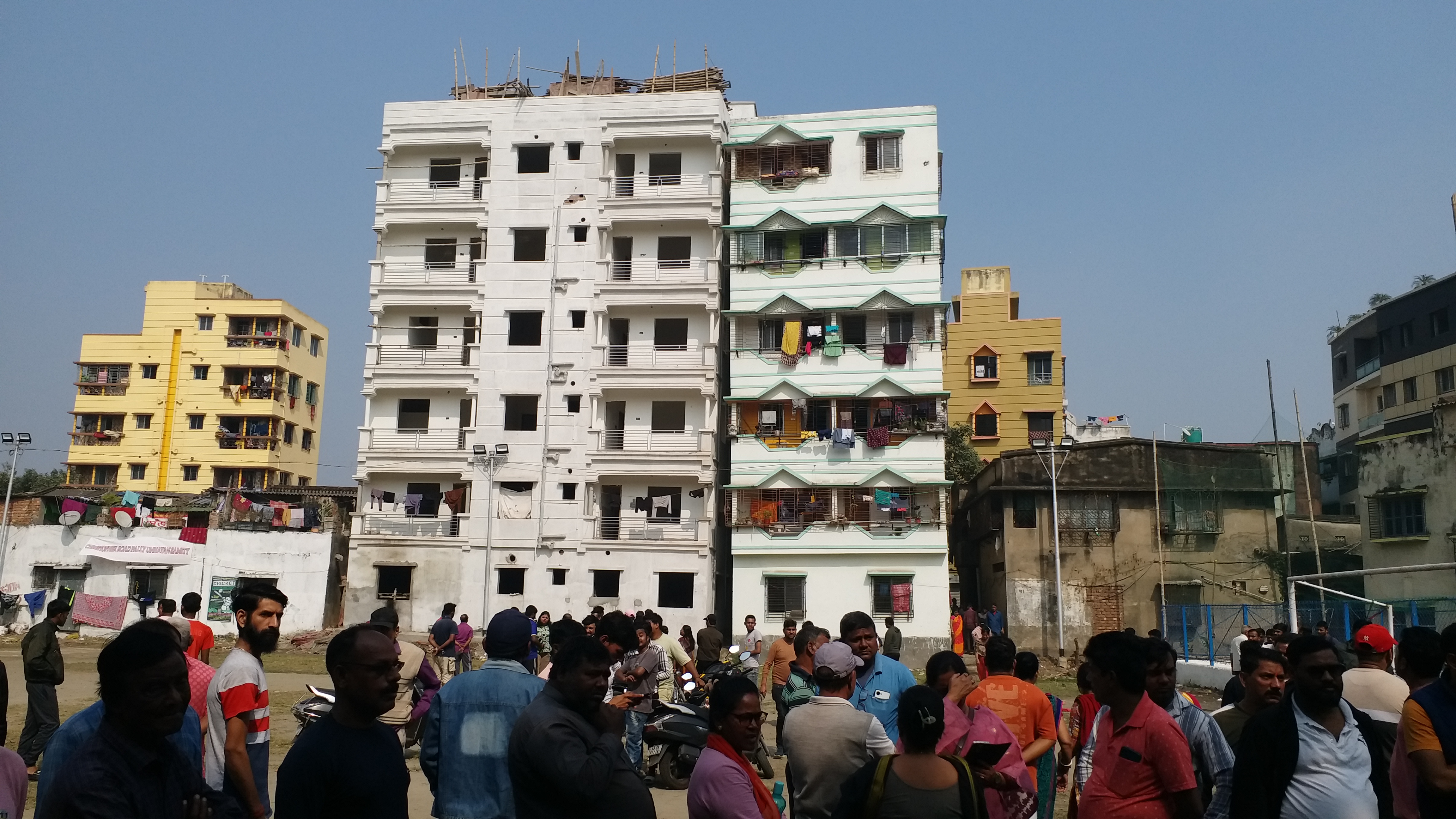 BUILDINGS TILT IN TANGRA