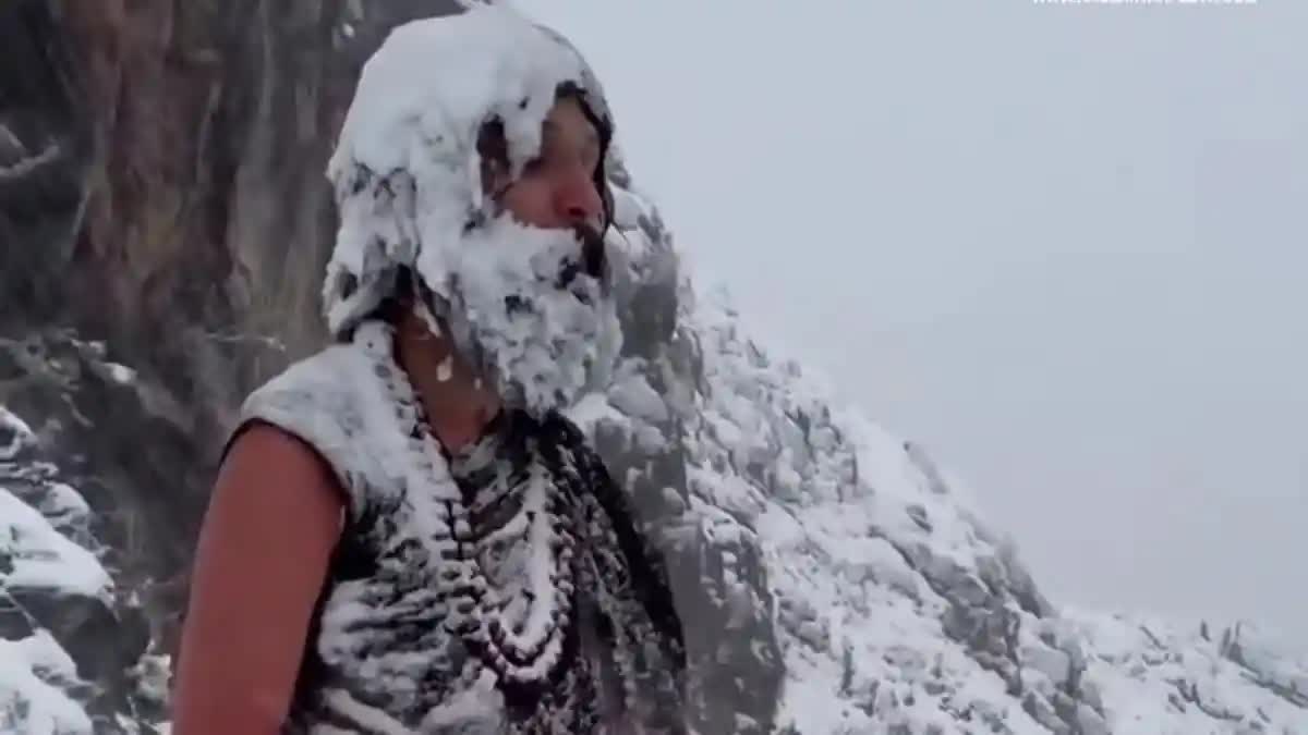 Himachal Pradesh Mountain Sadhu Engrossed in Yoga A top Snow ഹിമാചൽ പ്രദേശ് സത്യേന്ദ്ര നാഥ് ഇഷ്പുത്രൻ