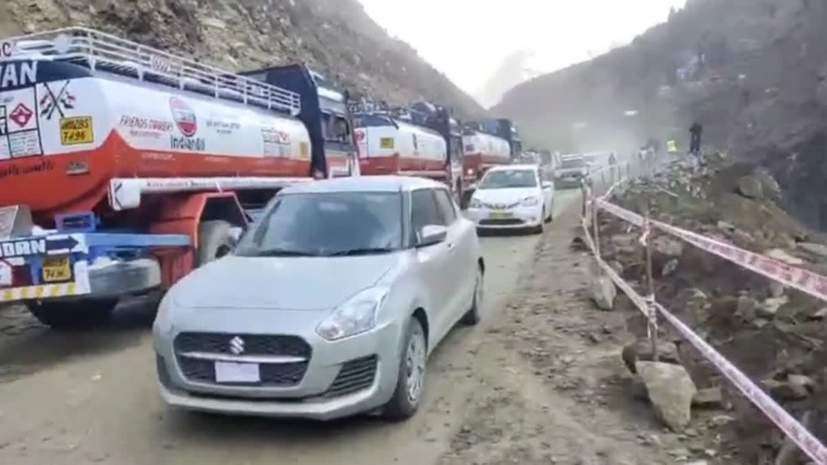 jammu-srinagar-national-highway-partially-opened-for-traffic