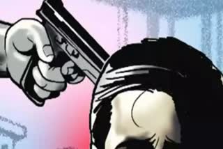 25 lakh rupees robbed at gunpoint