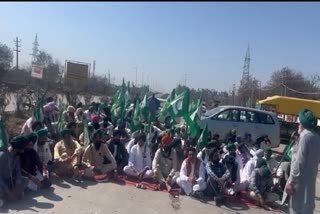 BKU cadres protest against the central and state government by blocking roads at different places