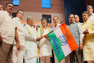 Former MP Muddahanumegowda quit BJP and rejoined Congress