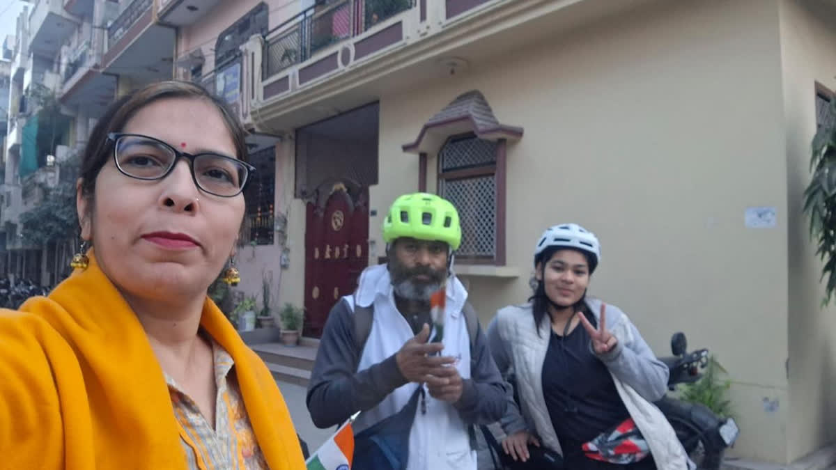 In their spiritual quest, a homeopathy doctor and his daughter cycled all the way from Ghaziabad to the Mahakumbh in Prayagraj