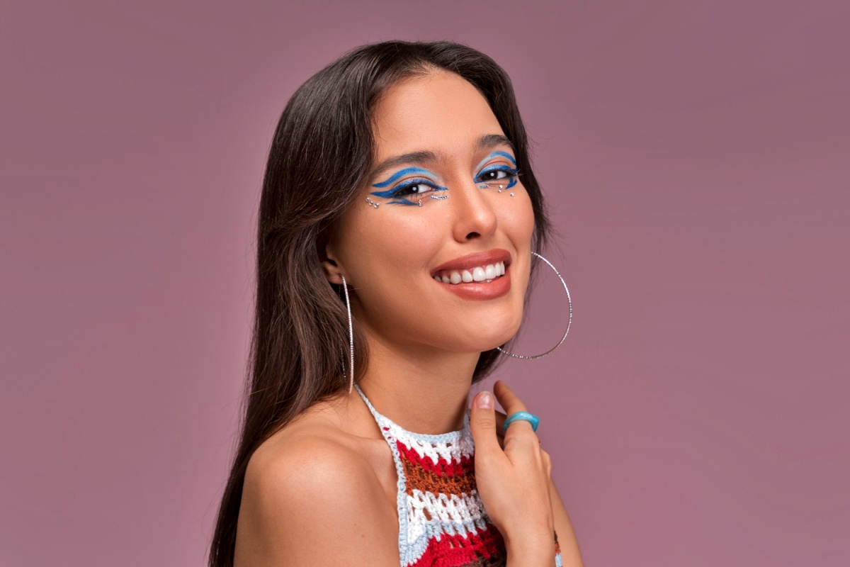 Woman wearing cobalt blue eyeliner