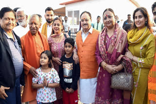 Accompanied by UP CM Yogi Adityanath, Birjesh Pathak, and other leaders, BJP President JP Nadda and his family took a holy dip at the Sangam.