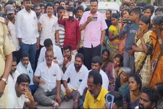 PARENTS AND PRO KANNADA ACTIVISTS PROTEST FOR 16 MONTH OLD BABY DIES AT BIMS