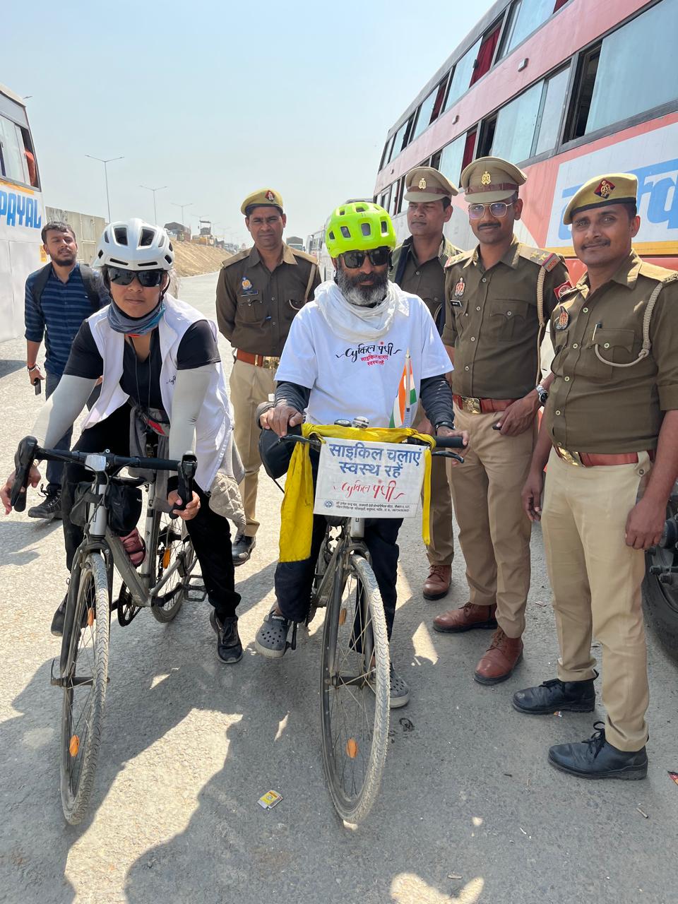 తండ్రీకూతుళ్ల కుంభమేళా యాత్ర