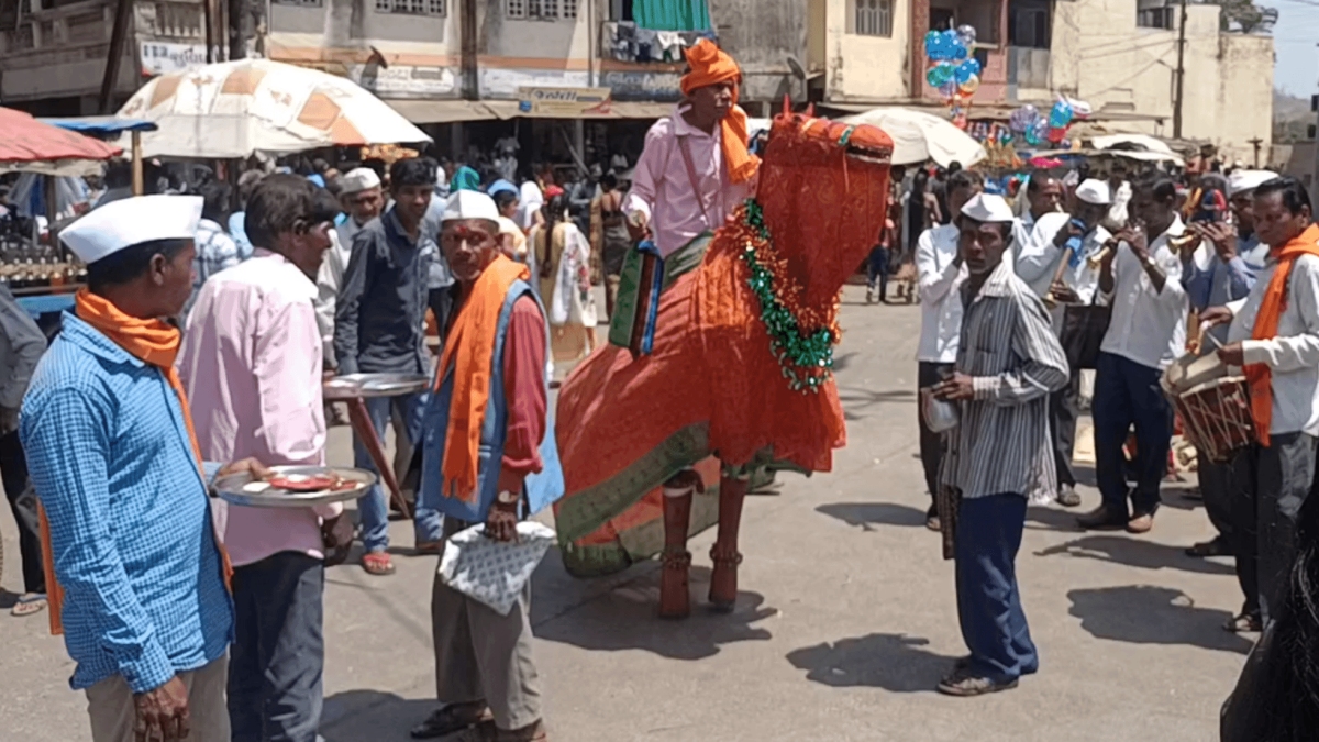 ઘોડી નૃત્ય થકી ફાગ ઉઘરાવવાની પરંપરા