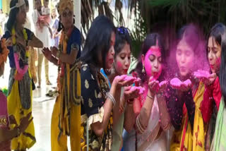 People in India celebrate Holi in different ways according to their state