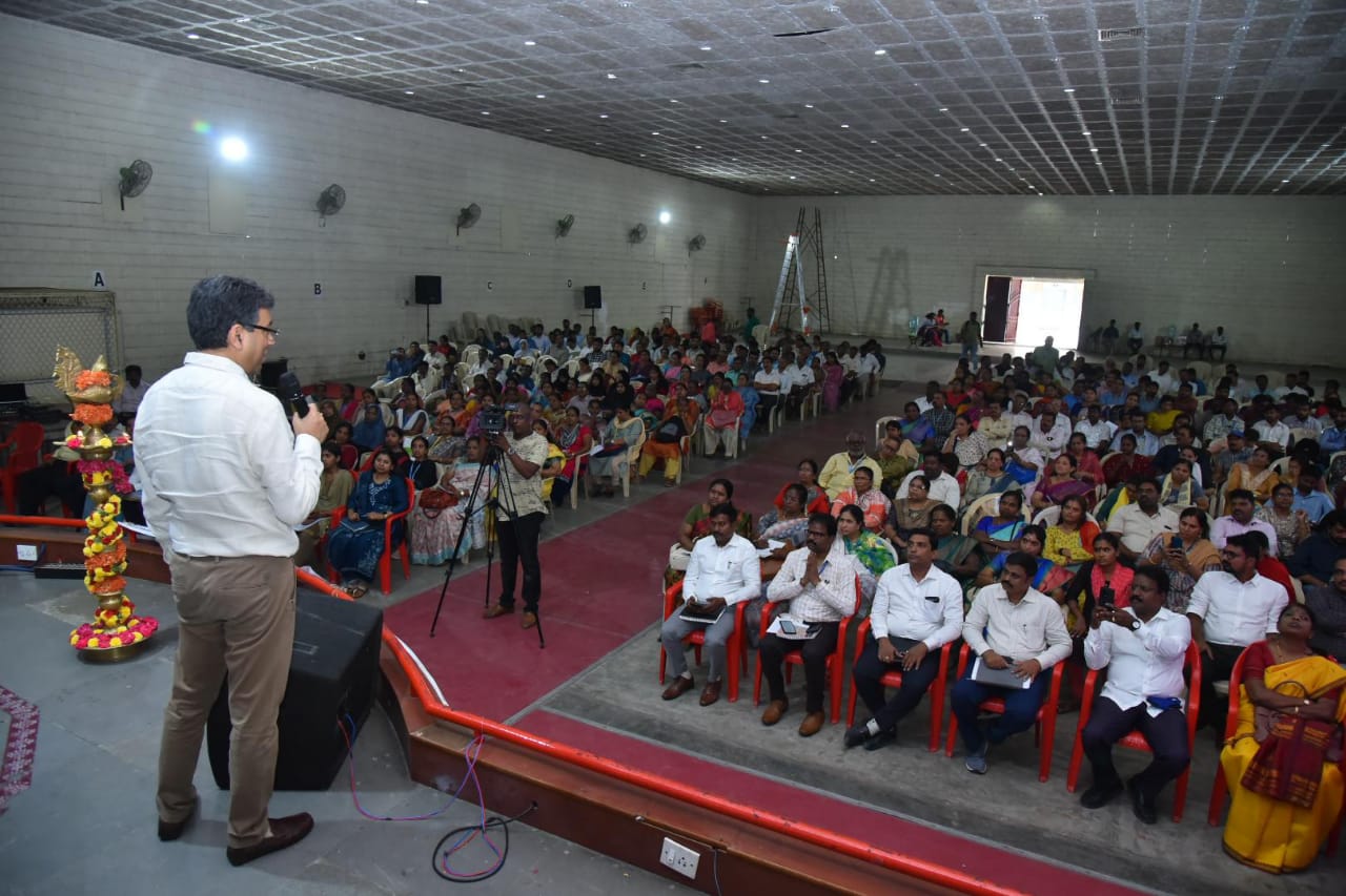 Tushar Girinath  polling booth  BBMP Chief Commissioner