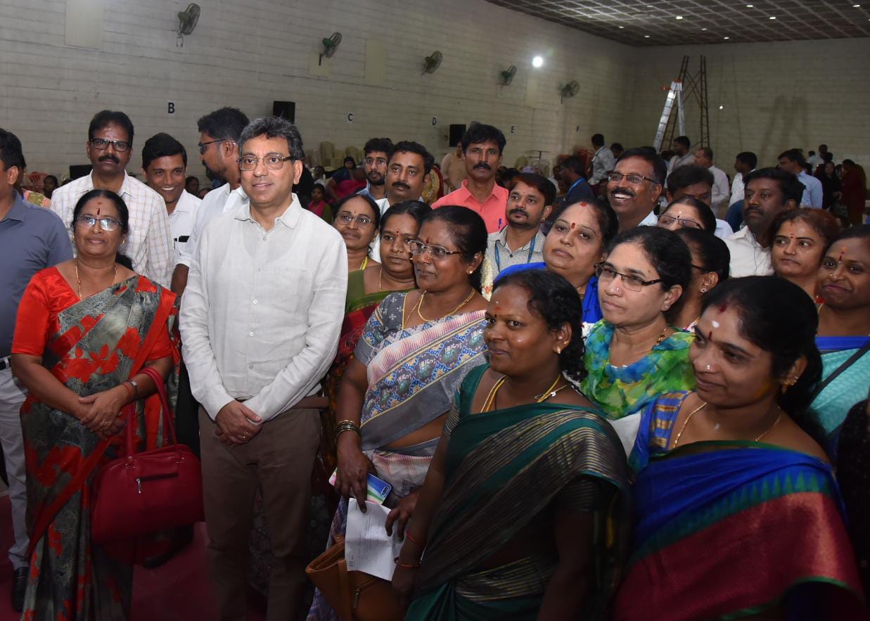 Tushar Girinath  polling booth  BBMP Chief Commissioner