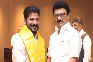 தெலங்கானா முதலமைச்சர் ரேவந்த் ரெட்டியை வரவேற்கும் தமிழ்நாடு முதலமைச்சர் முக
