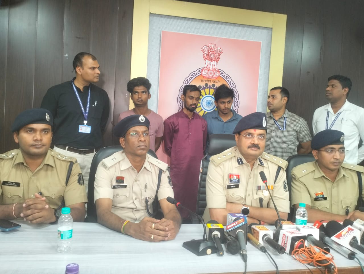 Bangladeshi thief gang exposed