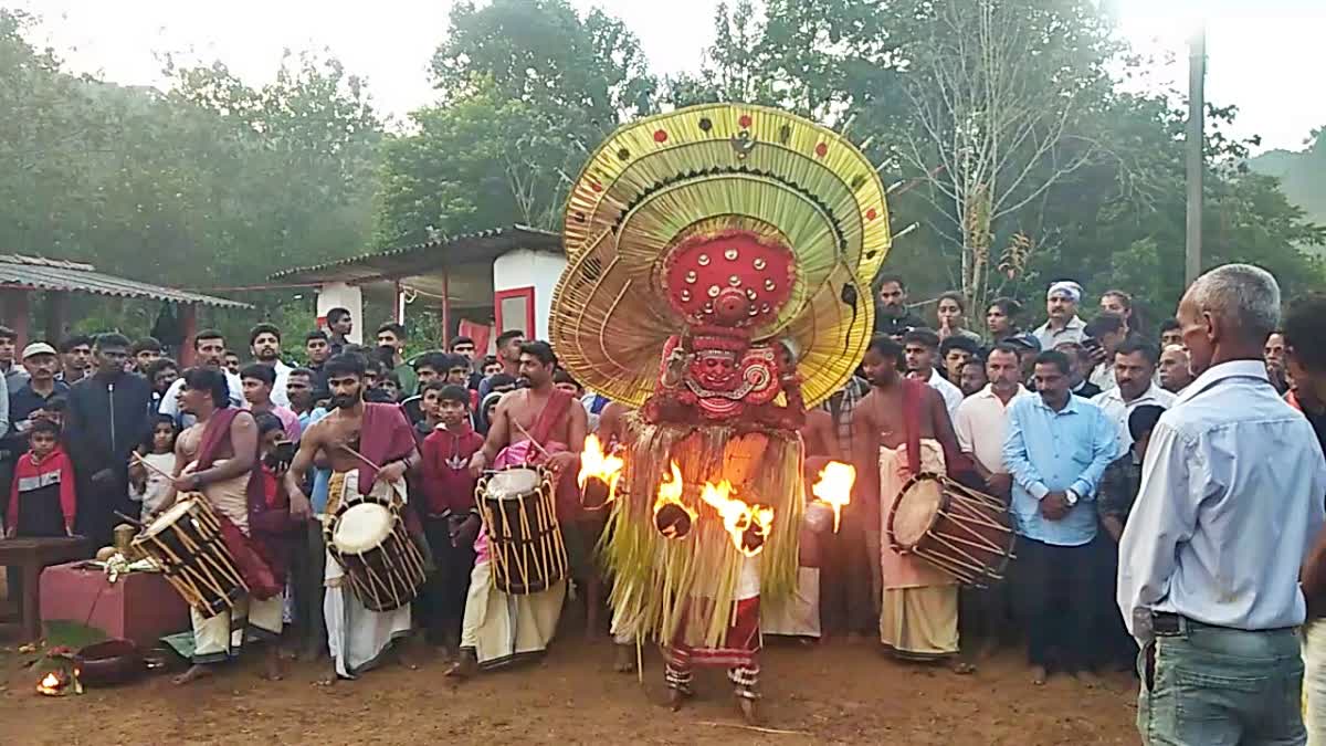 പുതിയ ഭഗവതി തെയ്യം  PUTHIYA BHAGAVATHY THEYYAM  തെയ്യം  THEYYAM IN KODAGU