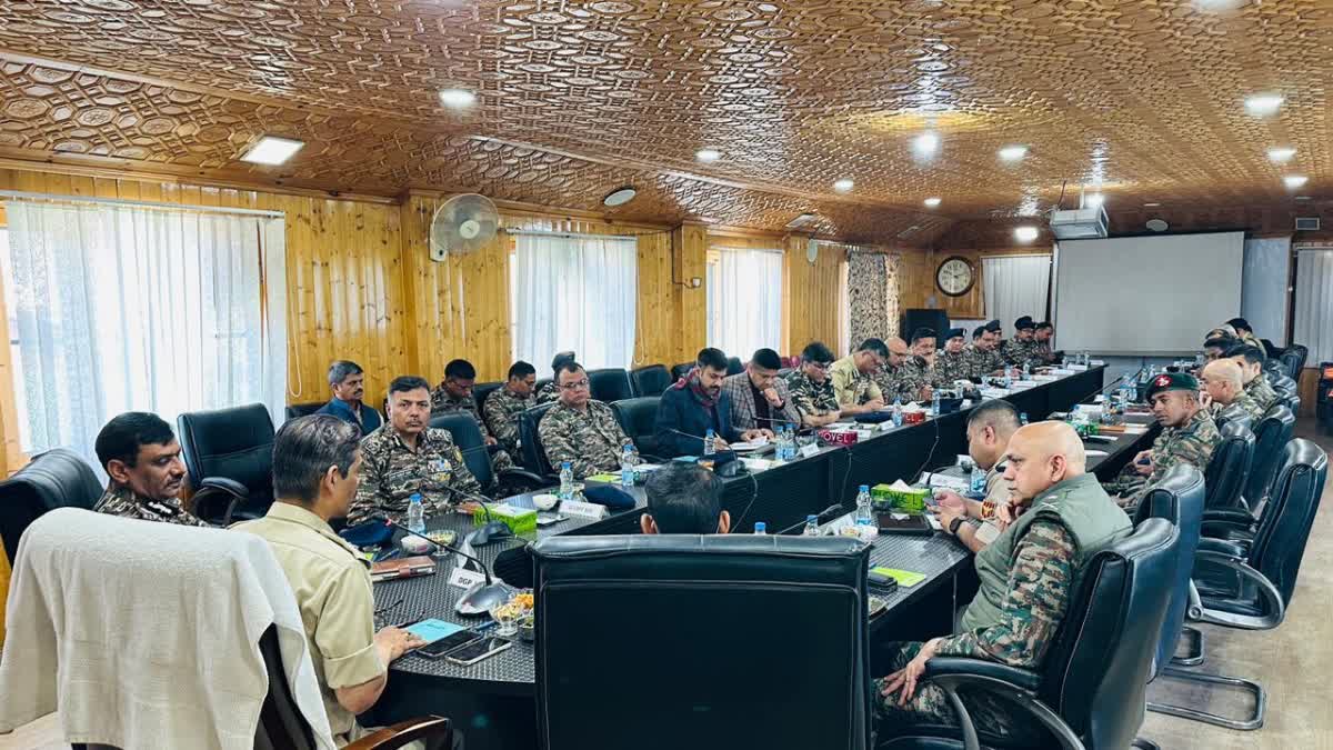 jk-dgp-reviews-security-preparedness-for-upcoming-ls-elections-in-anantnag