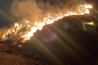 Ghazipur landfill site fire burning for 17 hours, nearby people troubled by smoke