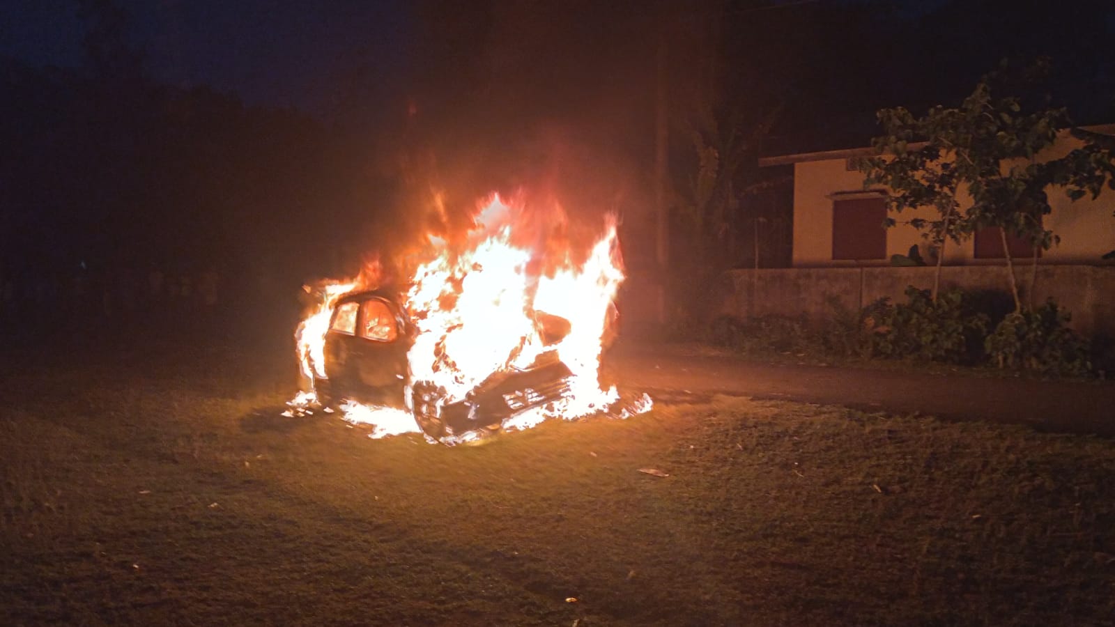 angry people burnt two vehicle on suspicion of stealing cows in morigaon
