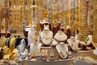 Shocking news for gold lovers , Gold prices in India near rs1 lakh per 10 grams mark as global rates hit all-time high