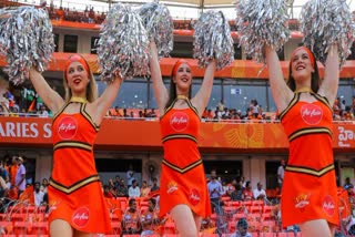 IPL में चीयरलीडर्स को कितनी मिलती है सैलरी?
