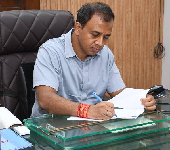 Amit Gupta IAS Limca Book Of Records