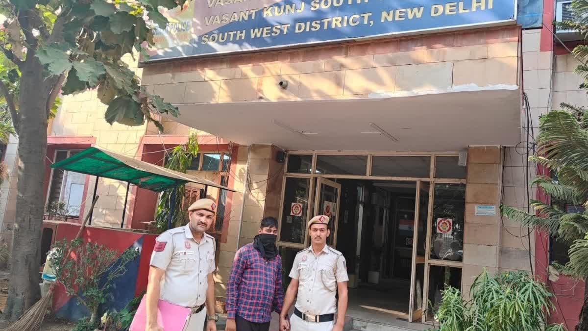 नकली ट्रैफिक पुलिस बनकर चुराते थे गाड़ियां