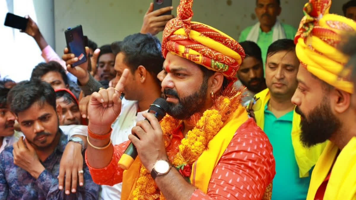 Bhojpuri superstar Pawan Singh was on Wednesday expelled from the BJP for "tarnishing the party's image" by contesting Lok Sabha poll "against an authorized NDA candidate".