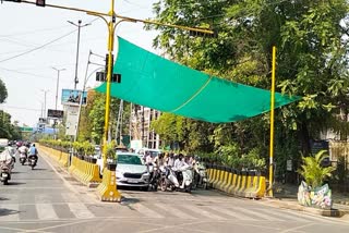 INDORE GREEN NET ON TRAFFIC SIGNAL