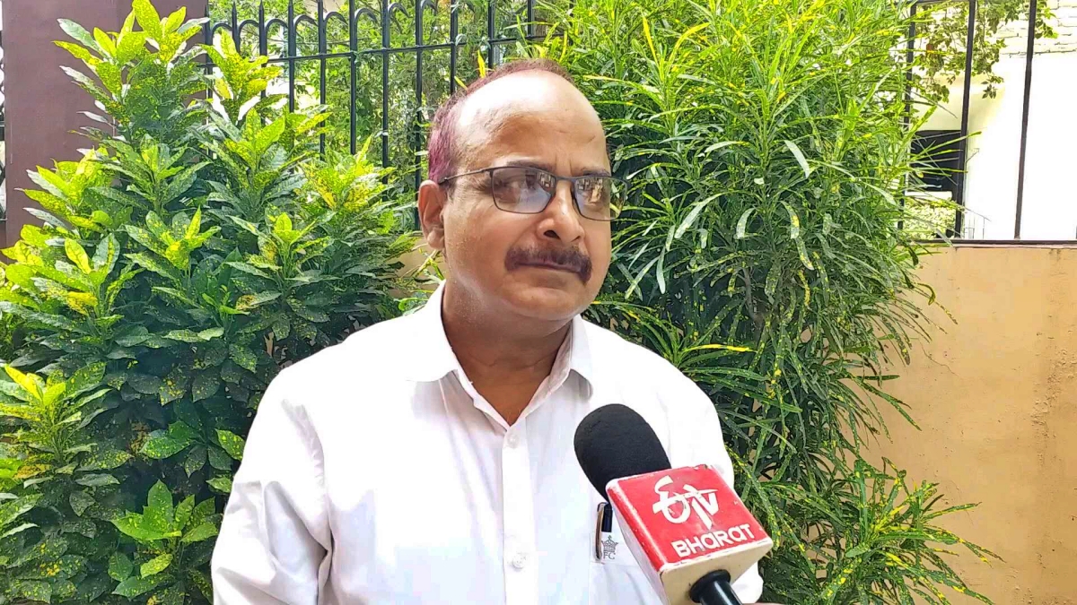 सुनील पांडेय, राजनीतिक विशेषज्ञ