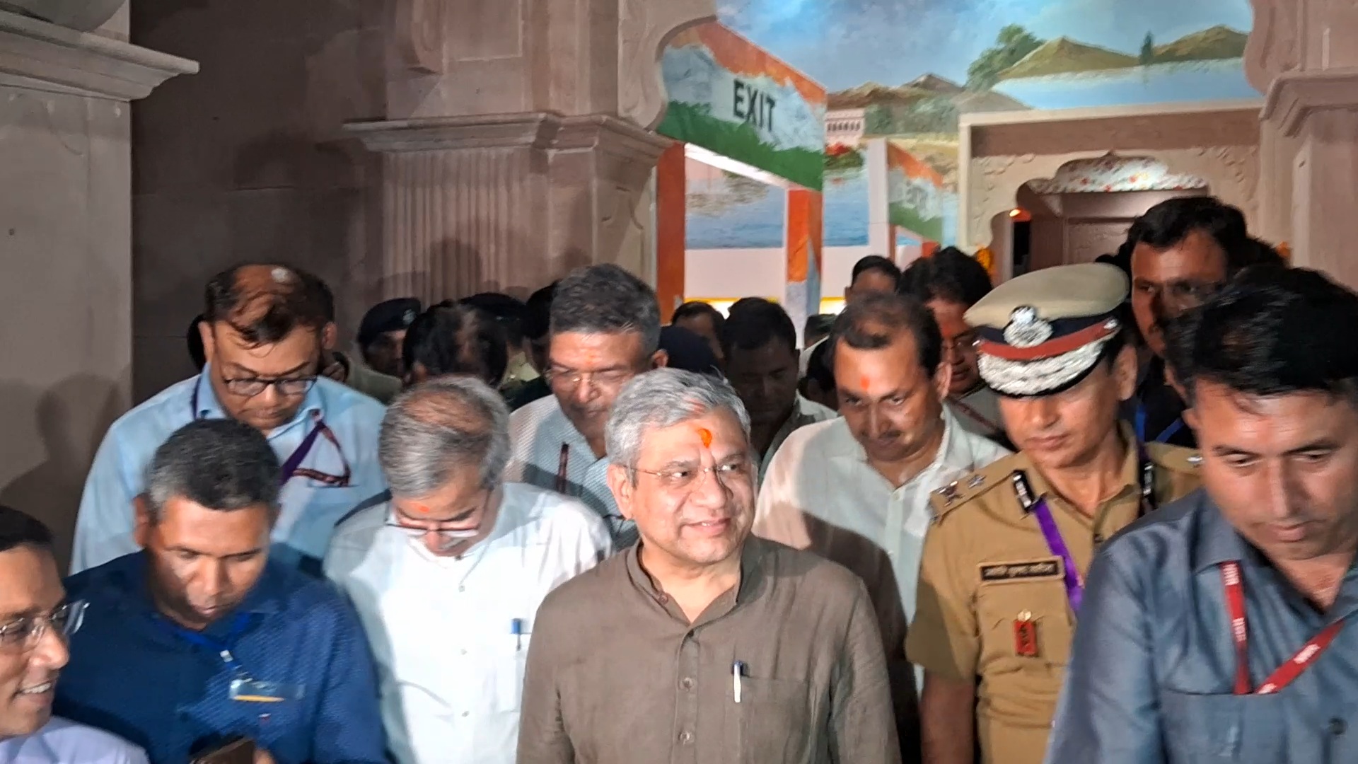 अश्विनी वैष्णव ने देशनोक रेलवे स्टेशन का लिया जायजा