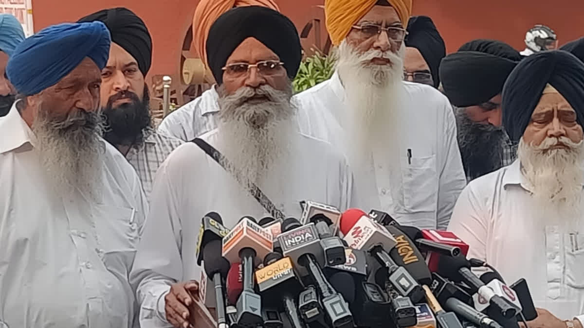 SGPC delegation in Chandigarh met Governor and demanded repeal of Gurdwara Amendment Bill 2023
