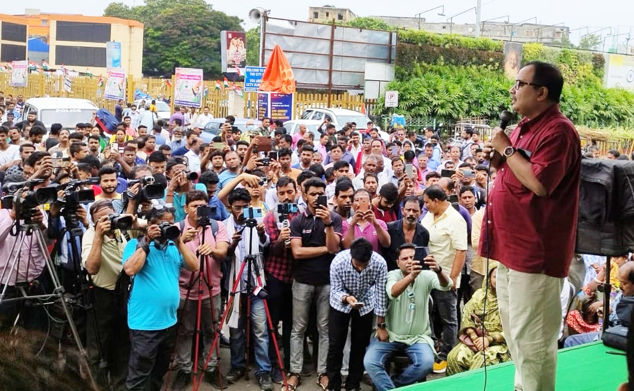 TMC Leader Kunal Ghosh in Sealdah Station