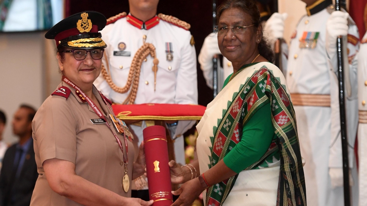 President Droupadi Murmu presents National Florence Nightingale Awards 2022-23