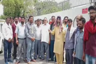 Auto union workers protested in front of the MLA residence
