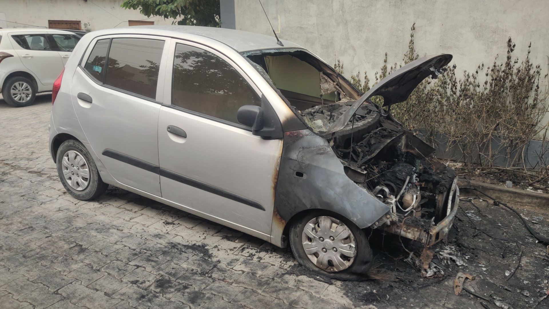 car caught fire in Kashipur