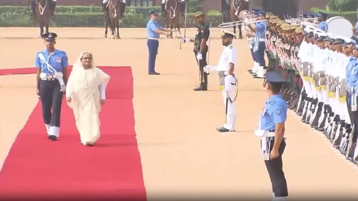 بنگلہ دیش کی وزیر اعظم شیخ حسینہ کا بھارت دورہ، راشٹرپتی بھون میں استقبال کیا گیا